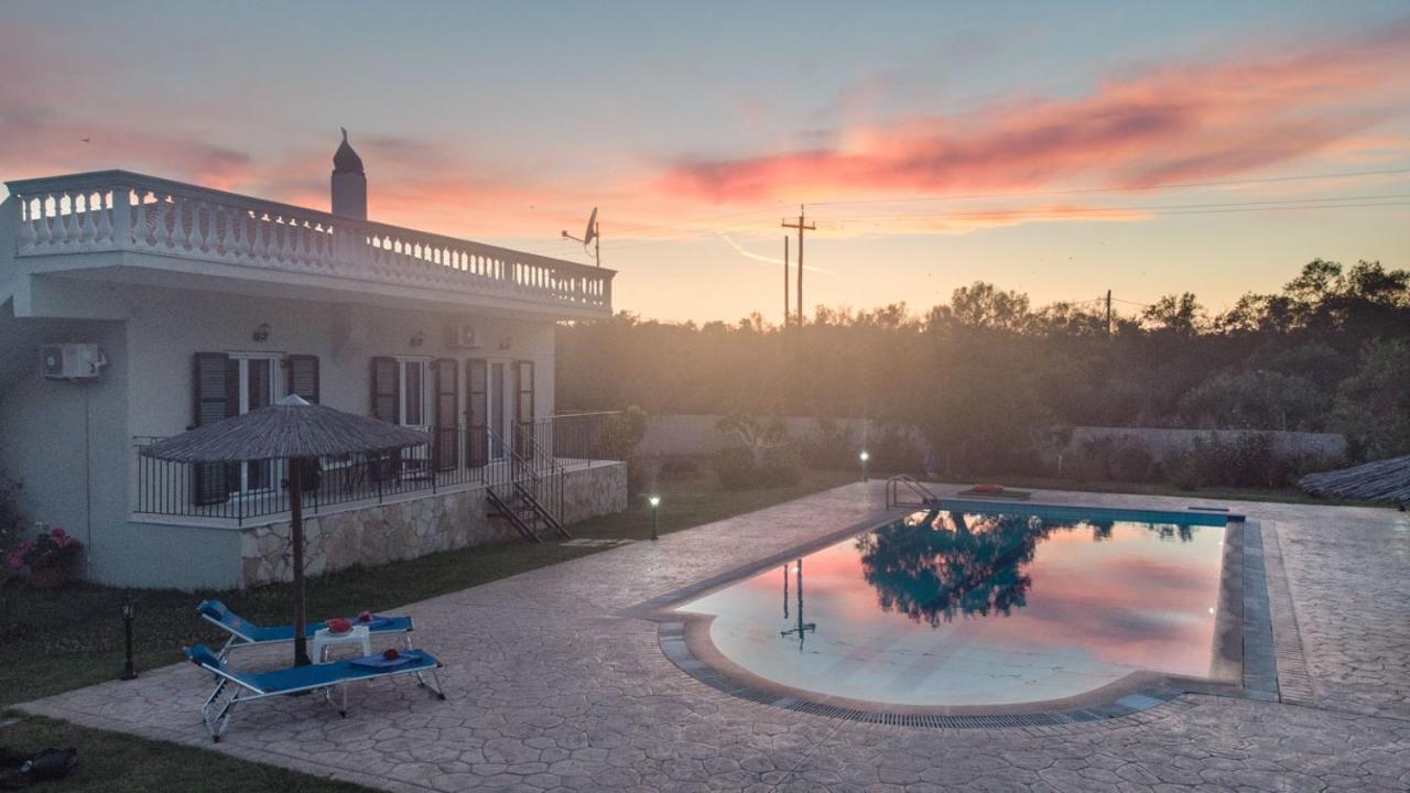 Villa Adonis Halikounas エクステリア 写真