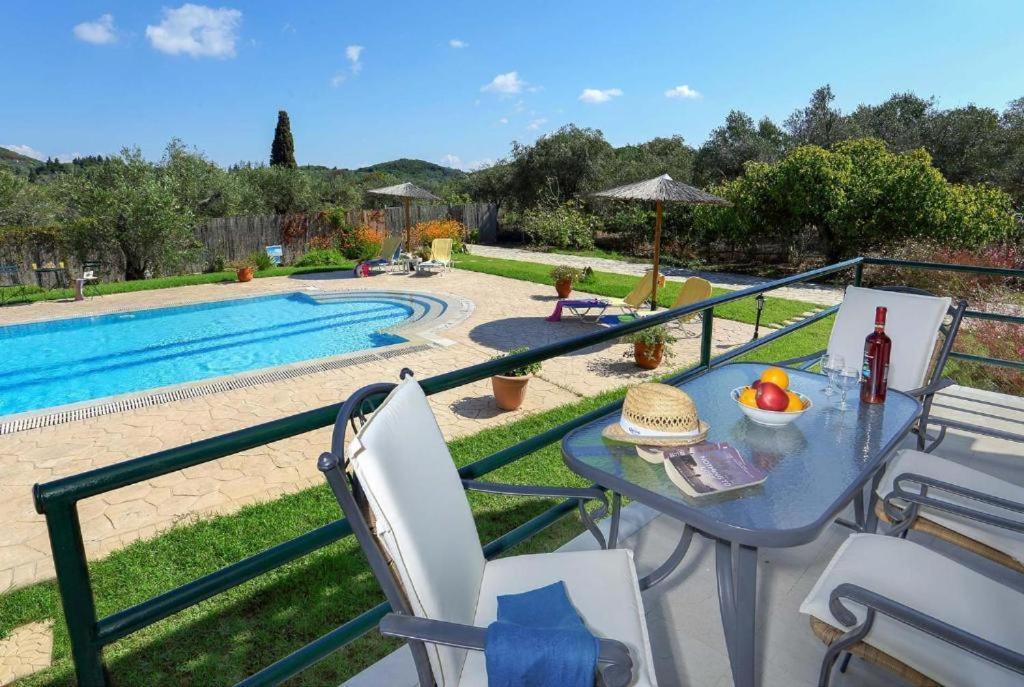 Villa Adonis Halikounas エクステリア 写真